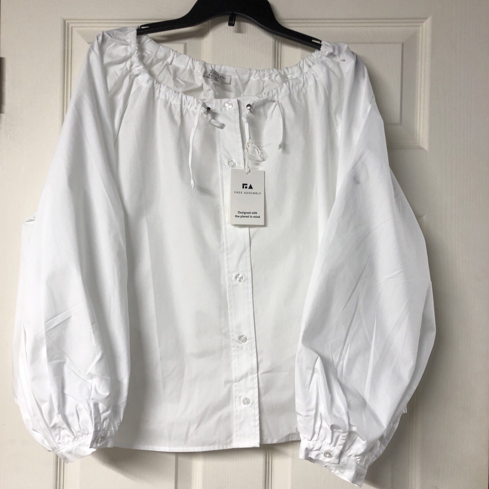 Free Assembly Womens XXL White Puff Sleeve Gathered Neck Blouse Button Front NWT
