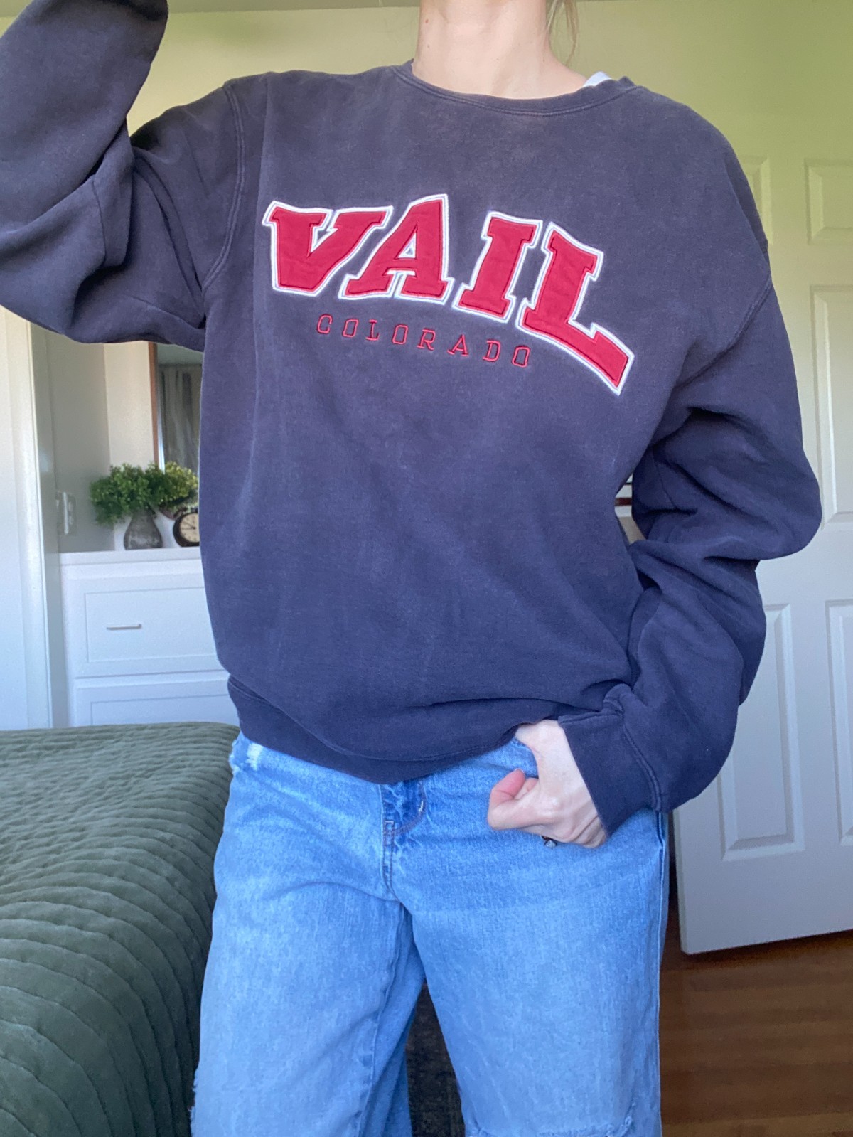 Vail Colorado Crewneck Sweatshirt Size M Navy Blue Pullover Comfort Distressed