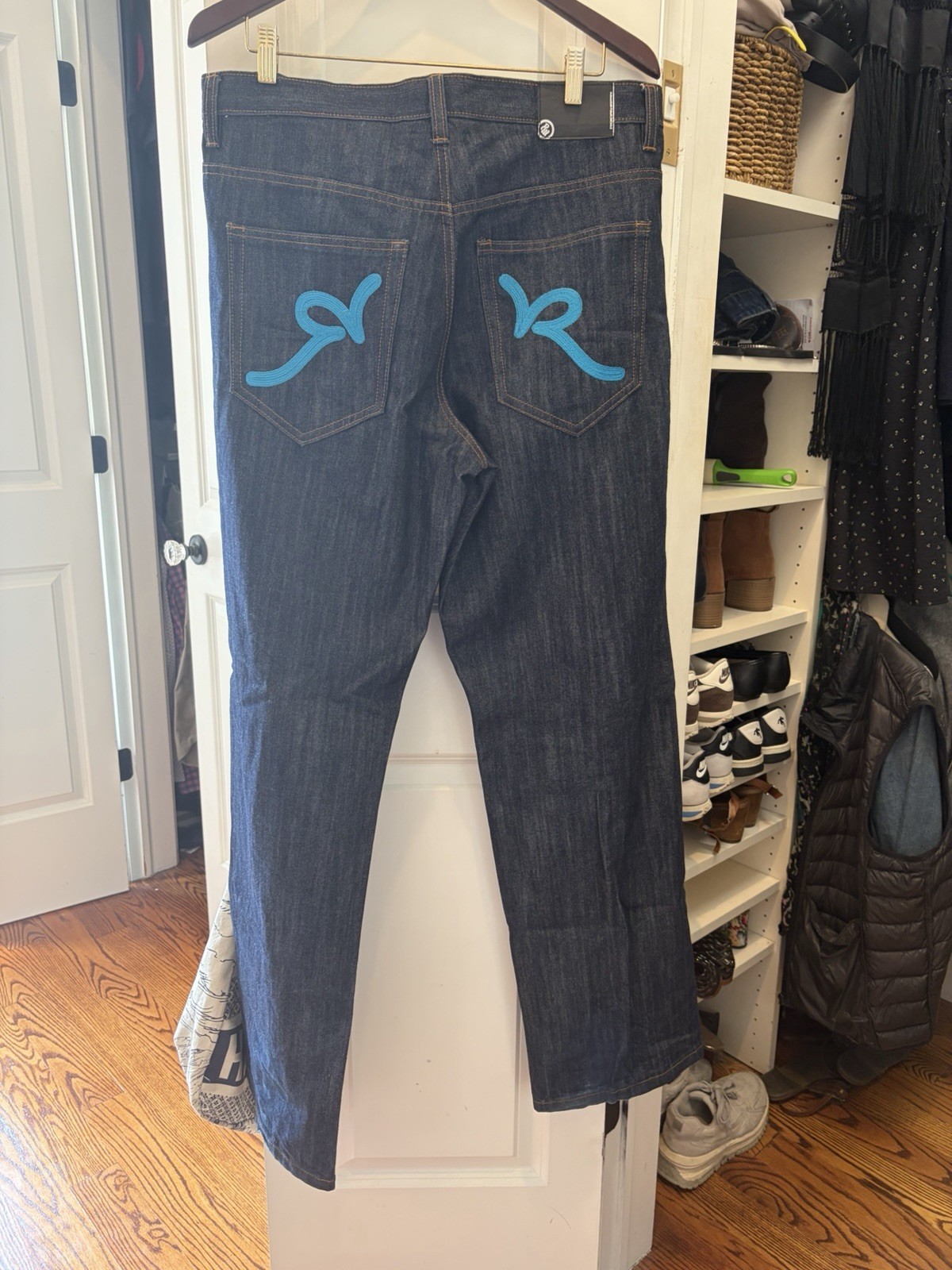 Rocawear Mens Dark Wash Blue Loose fit Jeans Size 34 Embroidered Pocket
