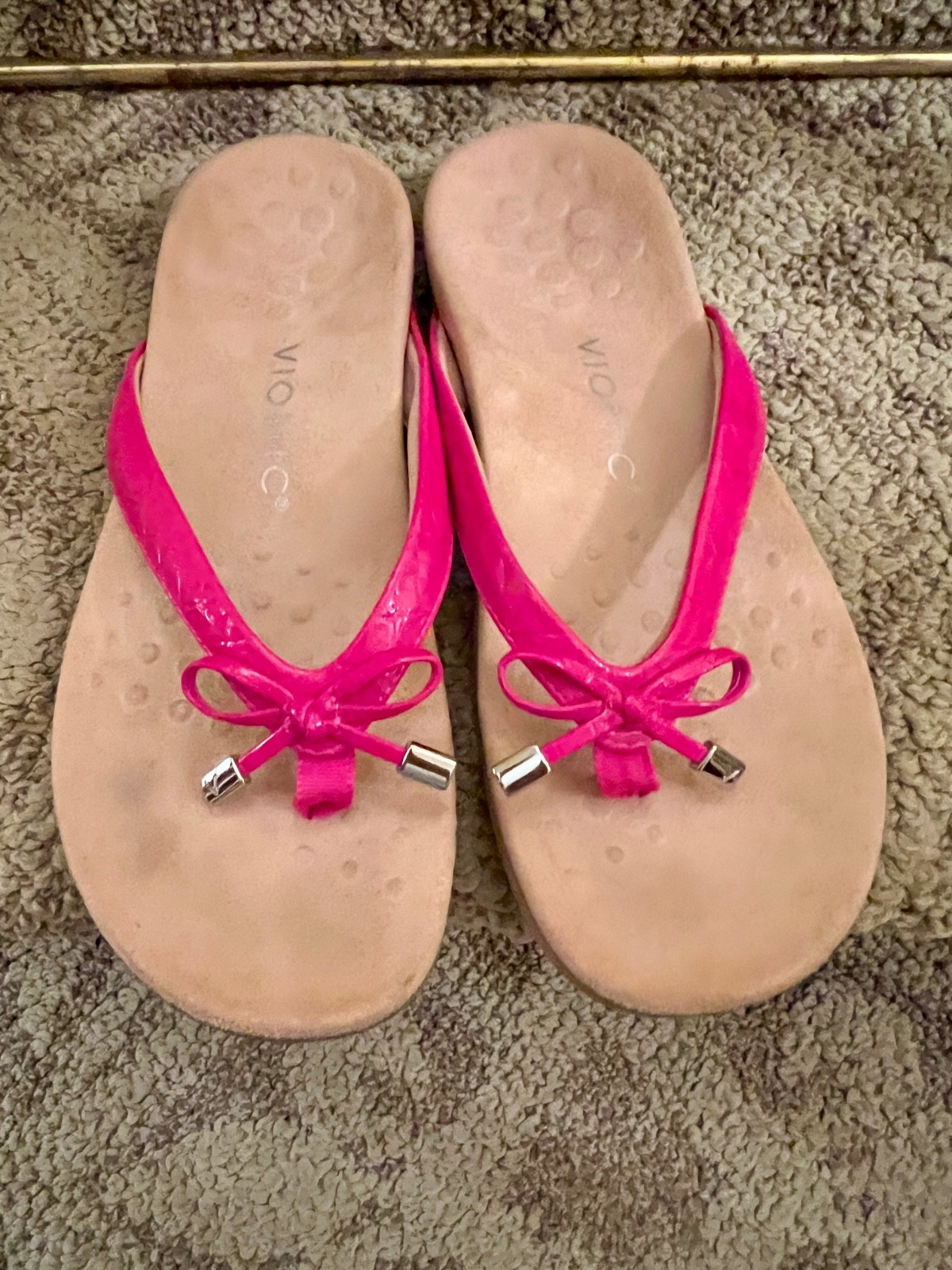 NWOB Women’s Vionic Bella II Magenta Pink Thong Sandals Flip Flops US Size 7