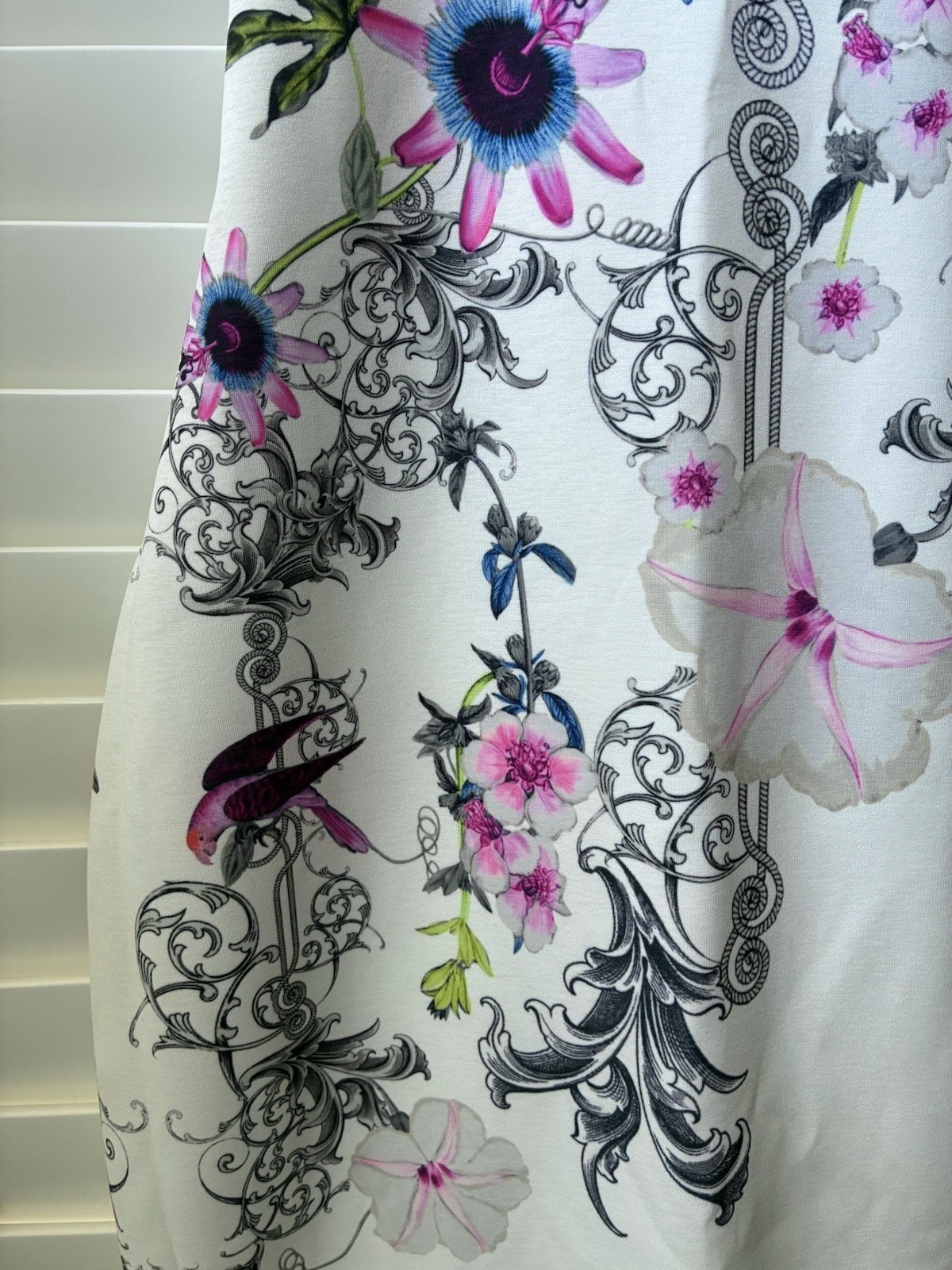 Ted Baker Scarlin Passion Flower Bodycon White Floral Print Midi Dress Garden