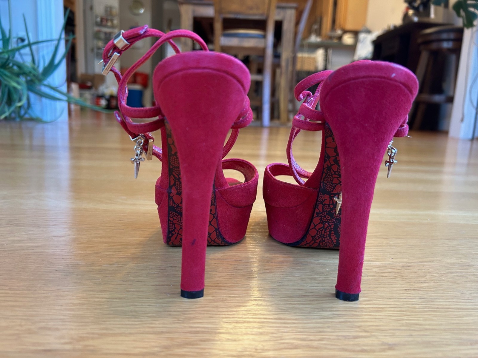 CESARE PACIOTTI Red Suede Platform Sandals Gold-Tone Charm SZ 5 IT 35 Good Cond.