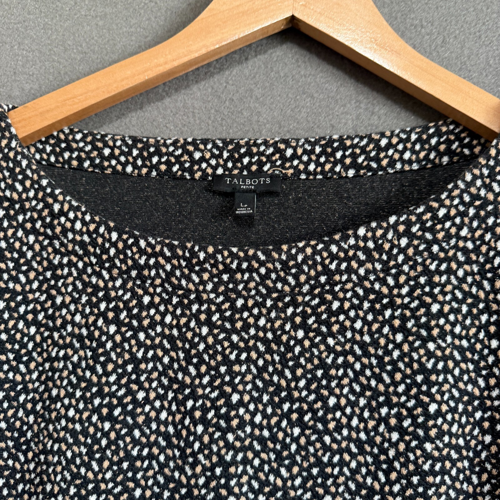 TALBOTS Petite 3/4 Sleeve Pearl Button Cuff Bateau Neckline In Confetti Print LP
