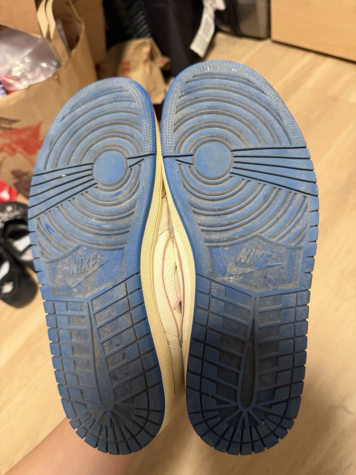 Size 9.5 – Fragment Design x Travis Scott Read Description