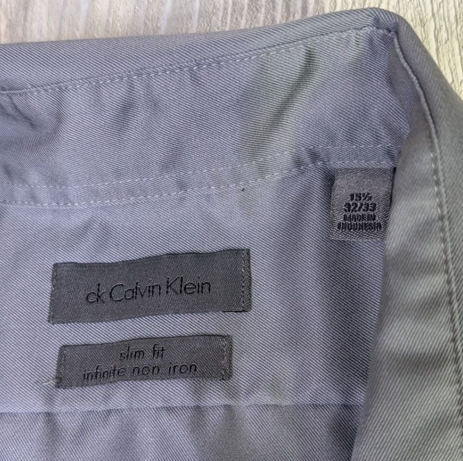 ck Calvin Klein Men’s Slim Fit Infinite Non-Iron Dress Shirt Gray 16.5 32/33