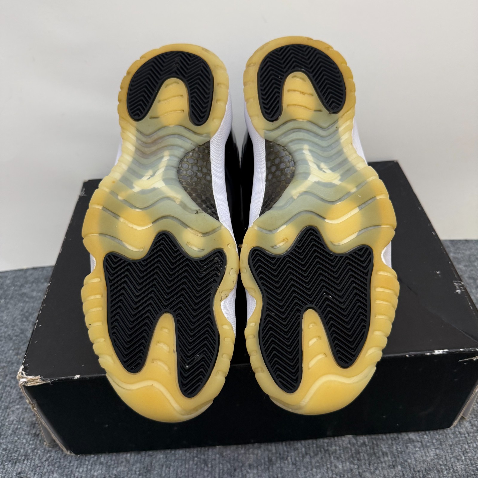Jordan Air Jordan 11 Retro Gratitude Shoes CT8012 170 Men’s Size 9.5