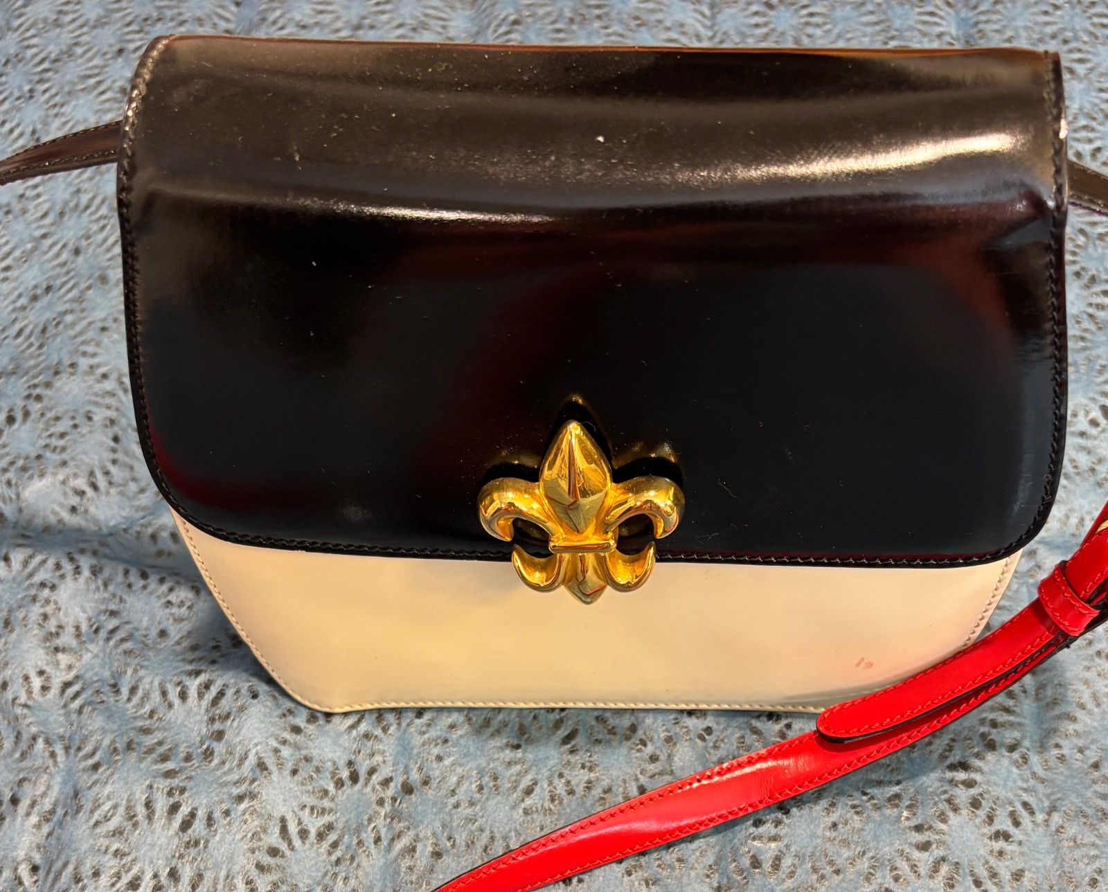Vintage Moschino Redwall Crossbody Purse Fleur De Lis Clasp – Made In Italy