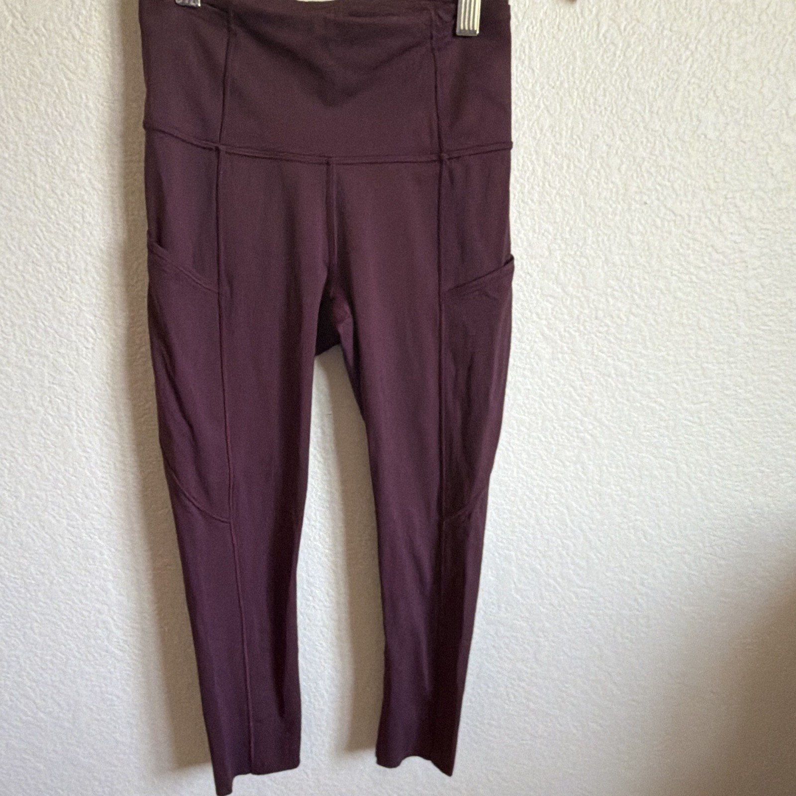 Preowned Lululemon Ankle Leggings with back and side pockets Yoga Purple Size 2