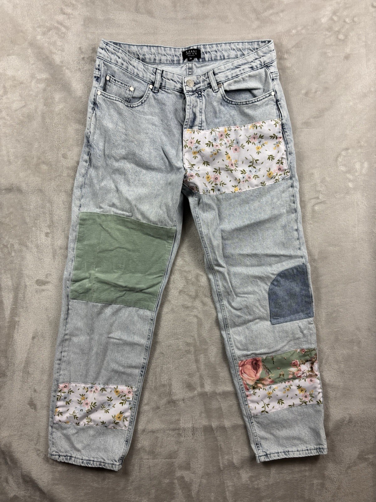 Boohoo Man Jeans Men’s Relaxed Fit Straight Leg Patchwork Light Wash Size 34×30