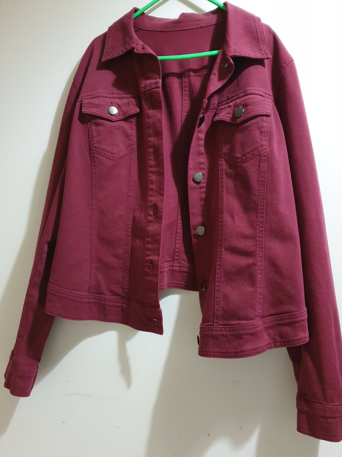 Maroon Denim jacket size 19 new without tags. 97% Cotton 3% Elastan