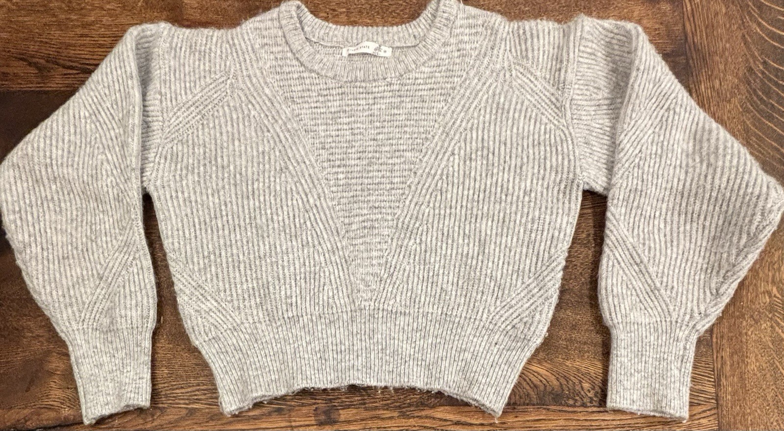 ALTAR’D STATE ADULT WOMEN’S MEDIUM SWEATER LIGHT GRAY POLYESTER MINT BARELY WORN