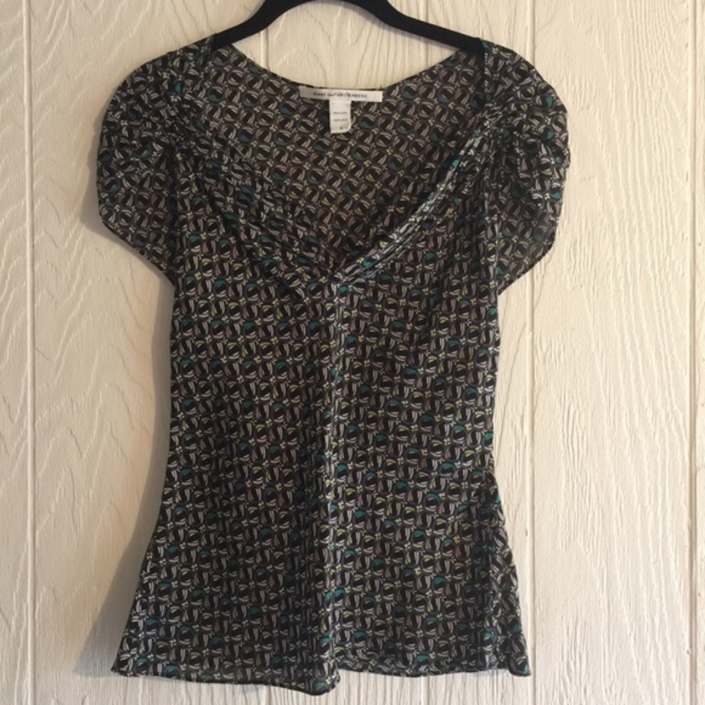Diane Von Furstenburg DVF Silk print Blouse VINTAGE Size 4