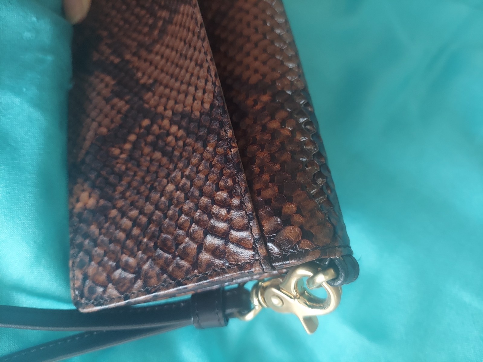 New without tags BRAHMIN Ady Snake Embossed dark brown Leather Wristlet Wallet