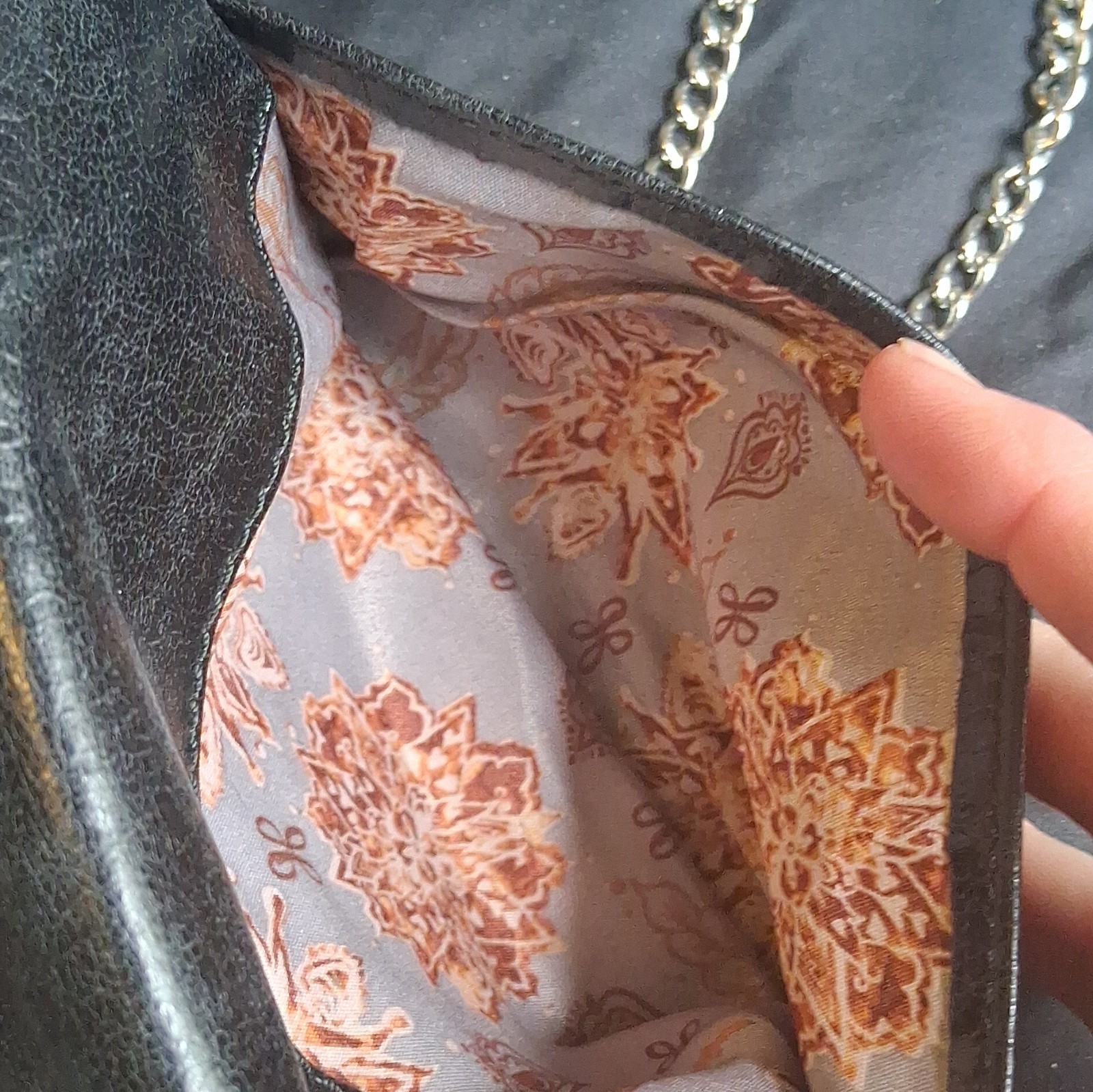 HOBO Small Crossbody Bag Black Zip Silver Chain Strap Floral Lined Inner Pockets