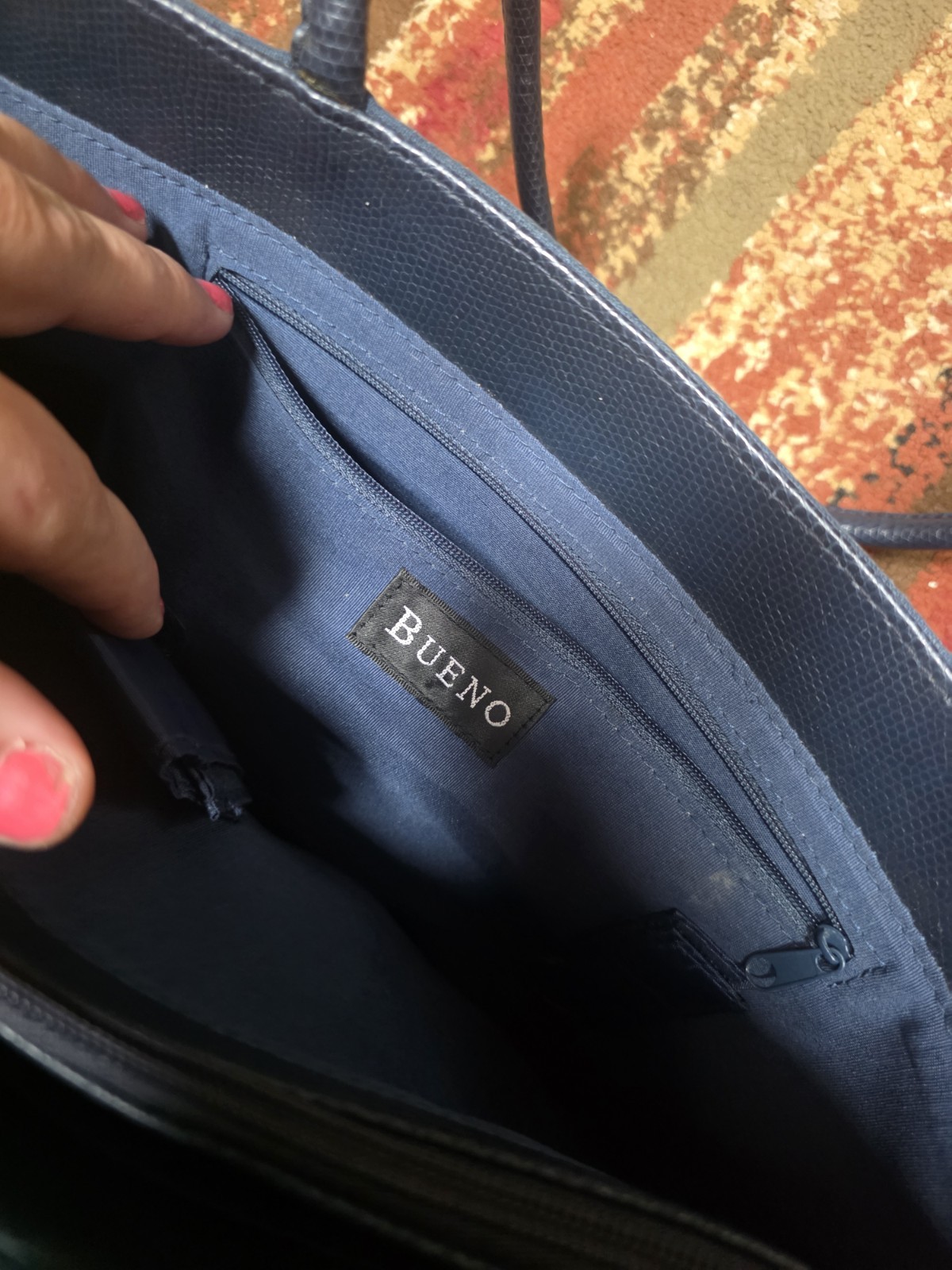 BUENO Navy Purse with EMBROIDERED FLOWERS Zip/snap Closure Excellent pre-owned