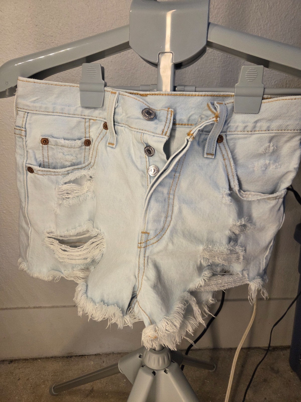 womens levi shorts size 25
