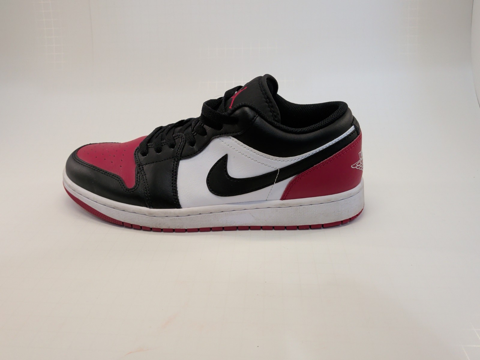 Size Men’s 10 – Air Jordan 1 Low Bred Toe 2.0.