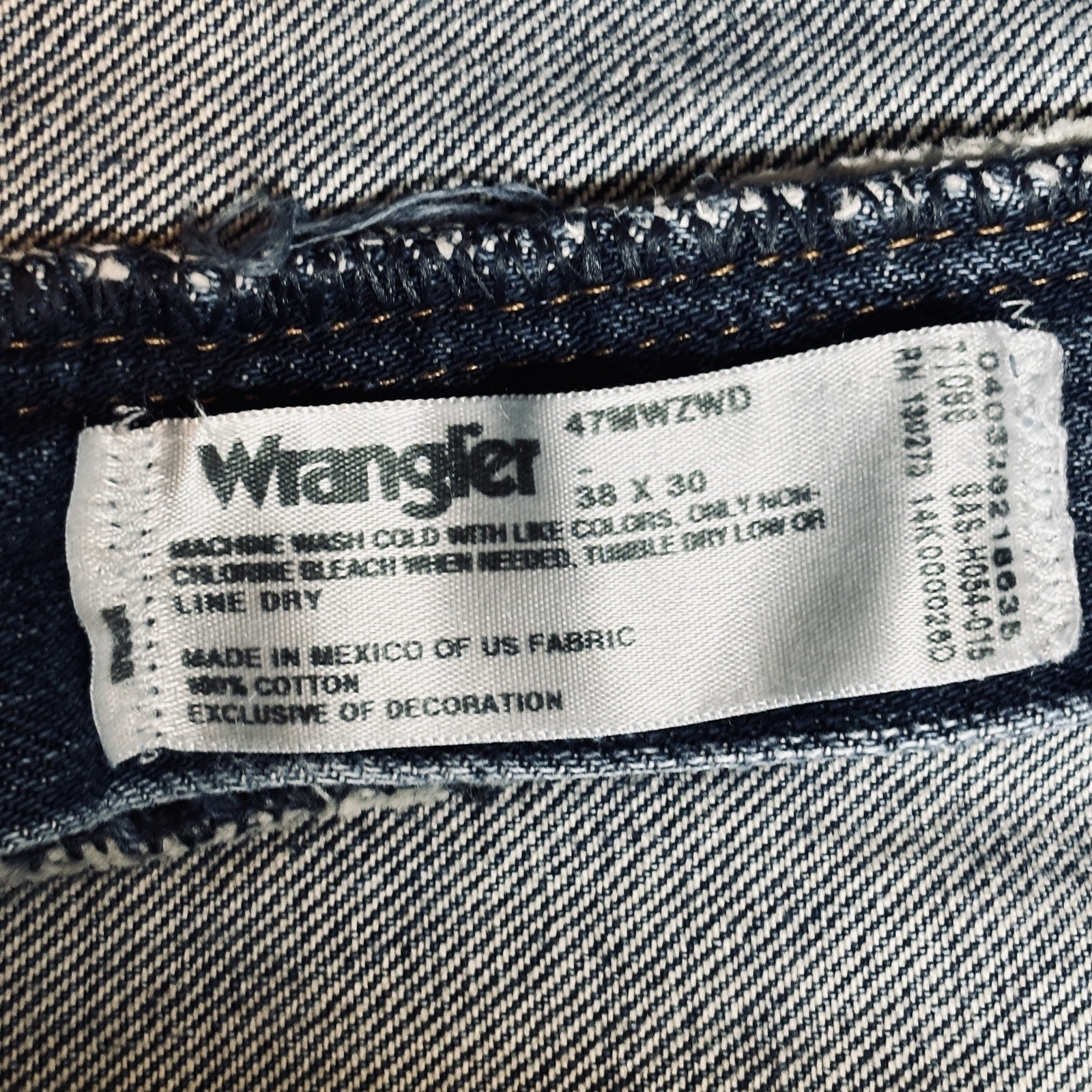 Wrangler Men’s Size 38 x 30 Regular Fit Jean Straight Leg Med Wash 47 MWZ Model