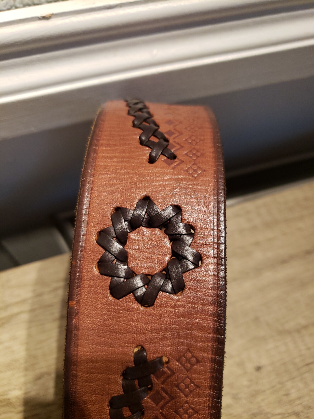 Mossimo Supply Co Genuine Leather Belt 2-Tone Brown Tooled Braided Women30/75cm.