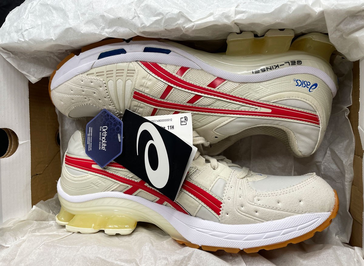 NIB Men’s ASICS Gel-Kinsei OG Birch/Classic Red Sneakers – Size 11 ½ 1021A293