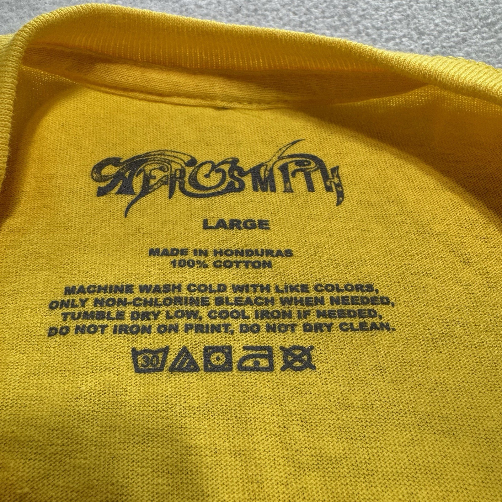 Aerosmith Walk This Way Graphic Tee Men’s Large Yellow Short Sleeve Cotton NWOT