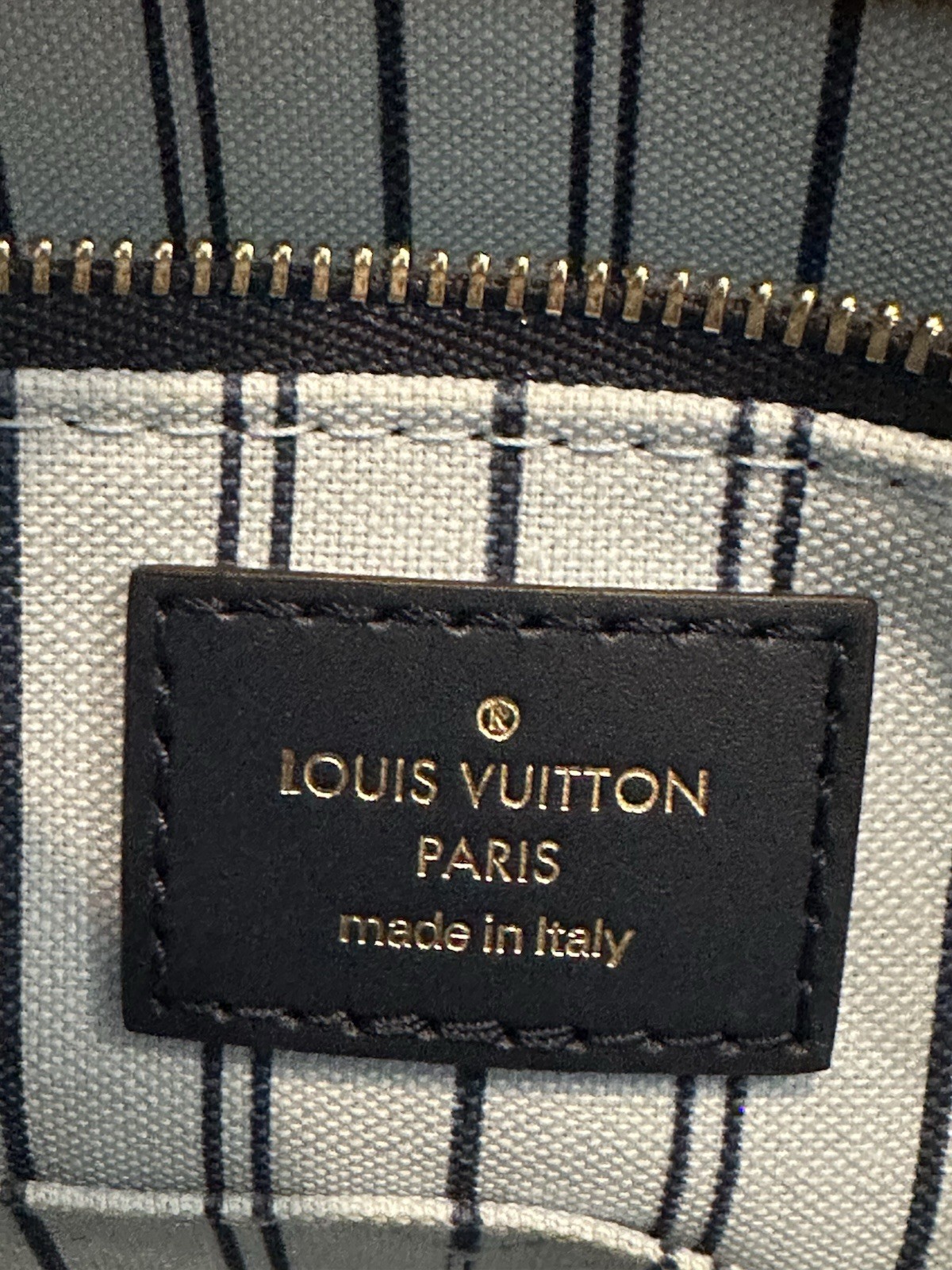 AUTHENTIC LOUIS VUITTON Monogram Raffia OnTheGo OTG MM Navy Blue Bag, M57723