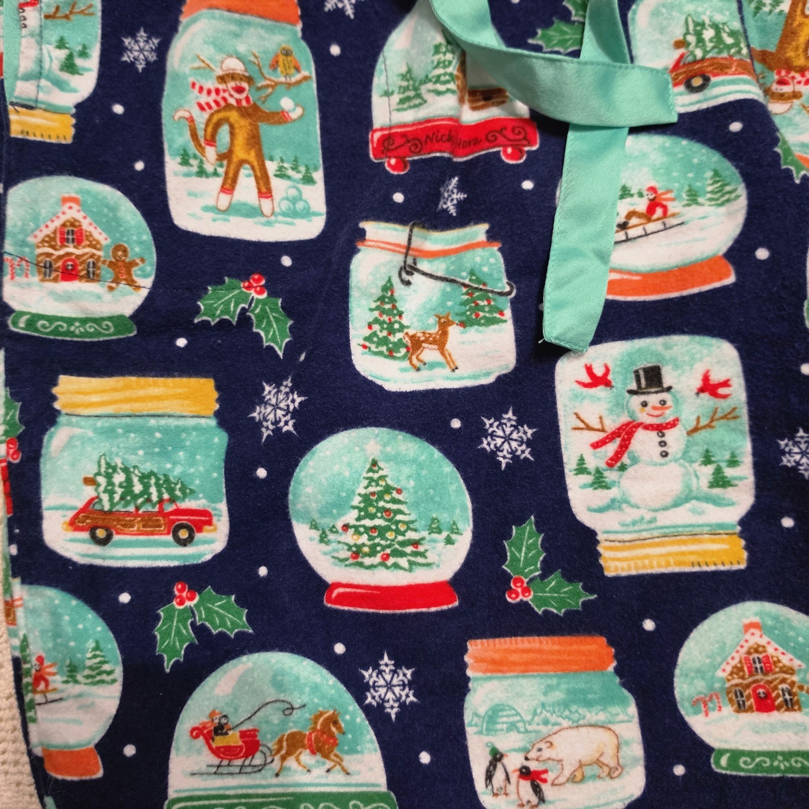 Nick & Nora blue Snow Globe pajama set Women’s Large Holiday Flannel