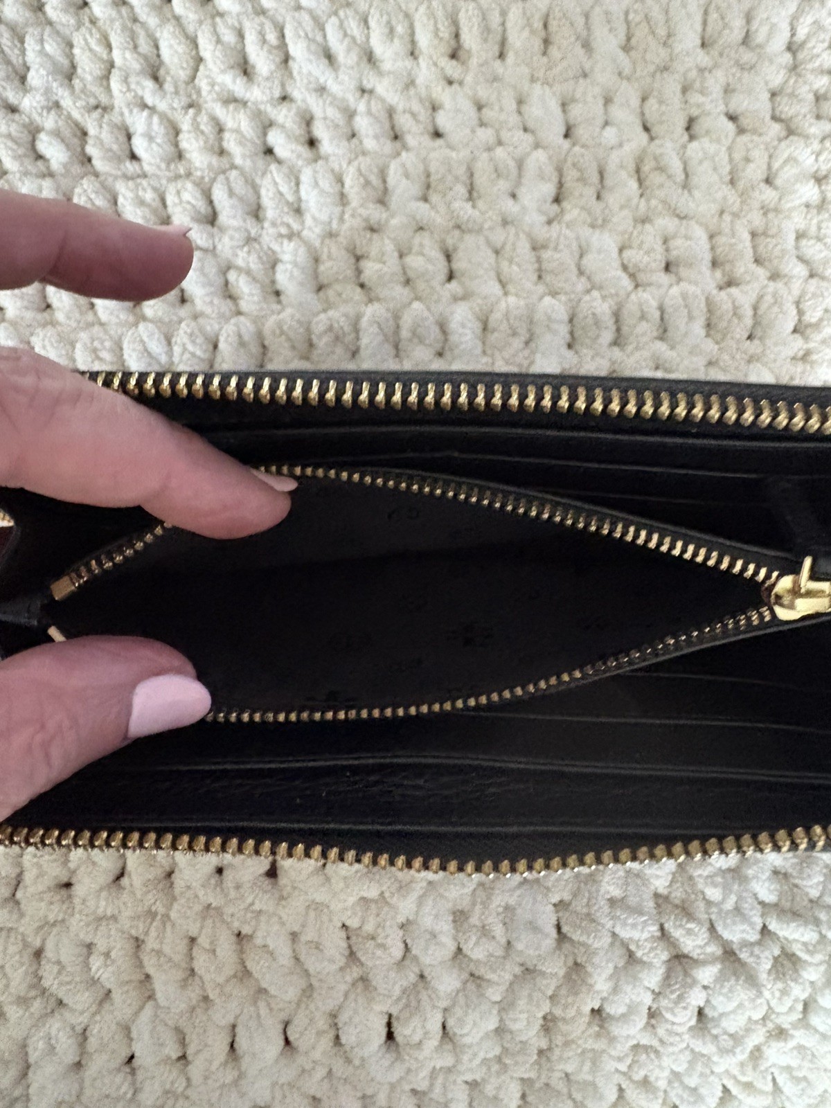 Tory Burch Full Zip Leather Black Gold Tone Logo Hardware Designer