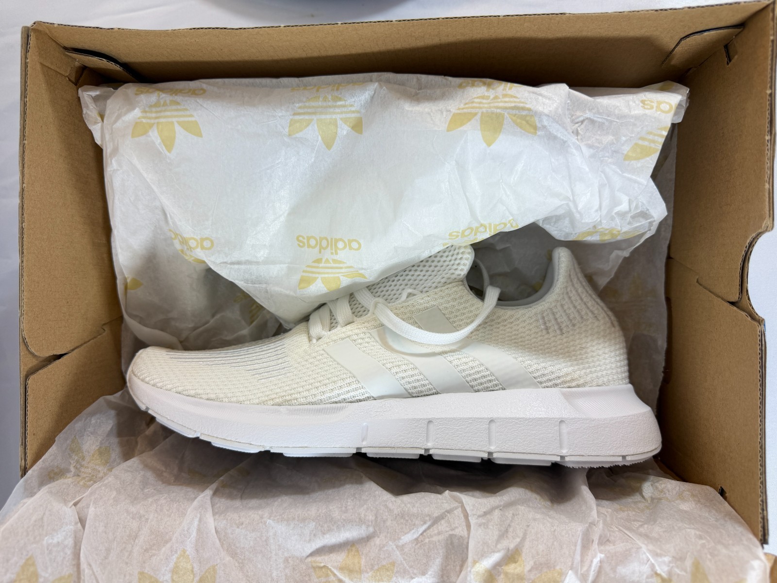 Adidas Shoes Mens 8.5 Swift Run Triple White B37725 Running Tennis Sneakers