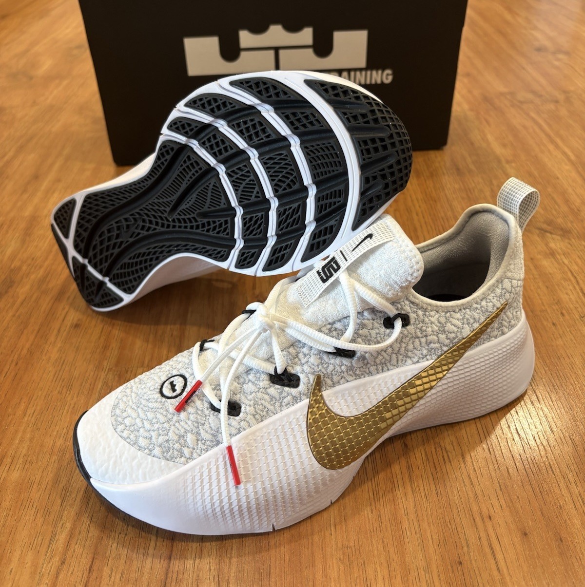 Nike LeBron TR 1 Wolf Grey White Bronze Metallic Gold Men’s 10 NIB FJ6151-006