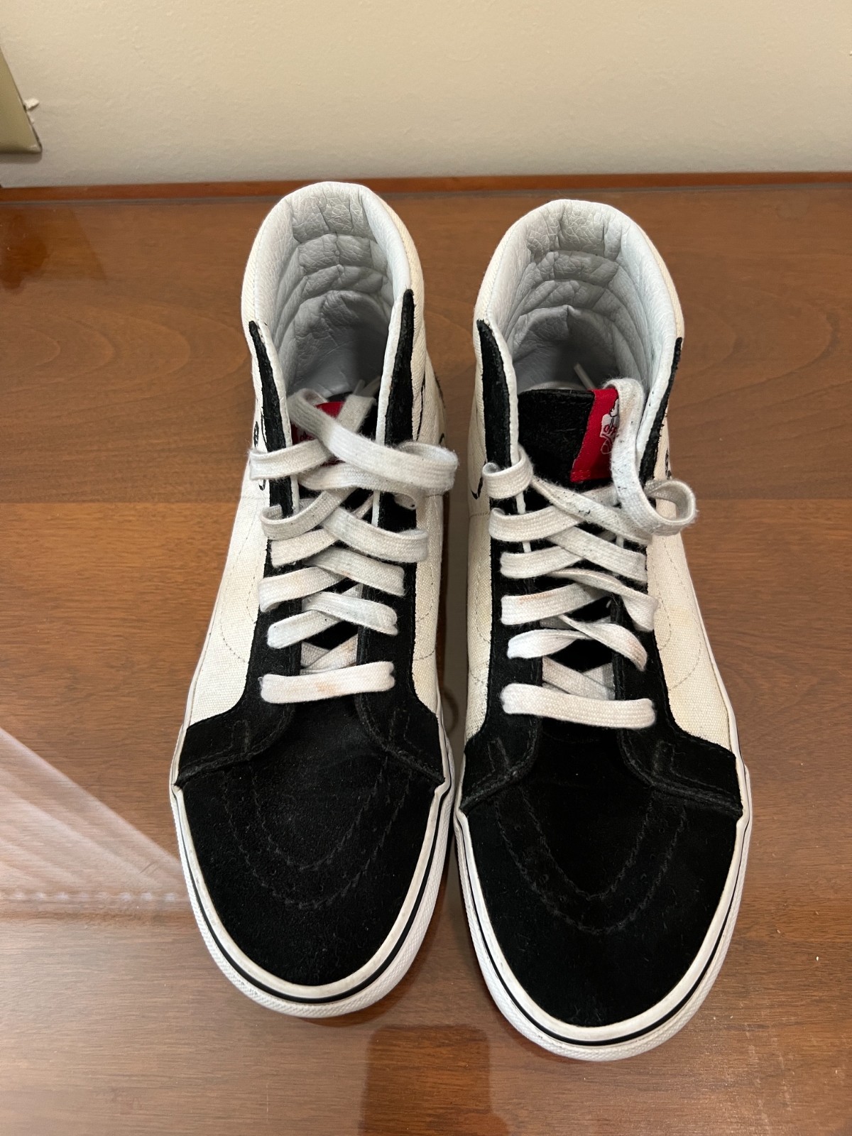 Vans x Peanuts Snoopy & Woodstock Sk8-Hi sneakers. Excellent pre-owned. w7/m5.