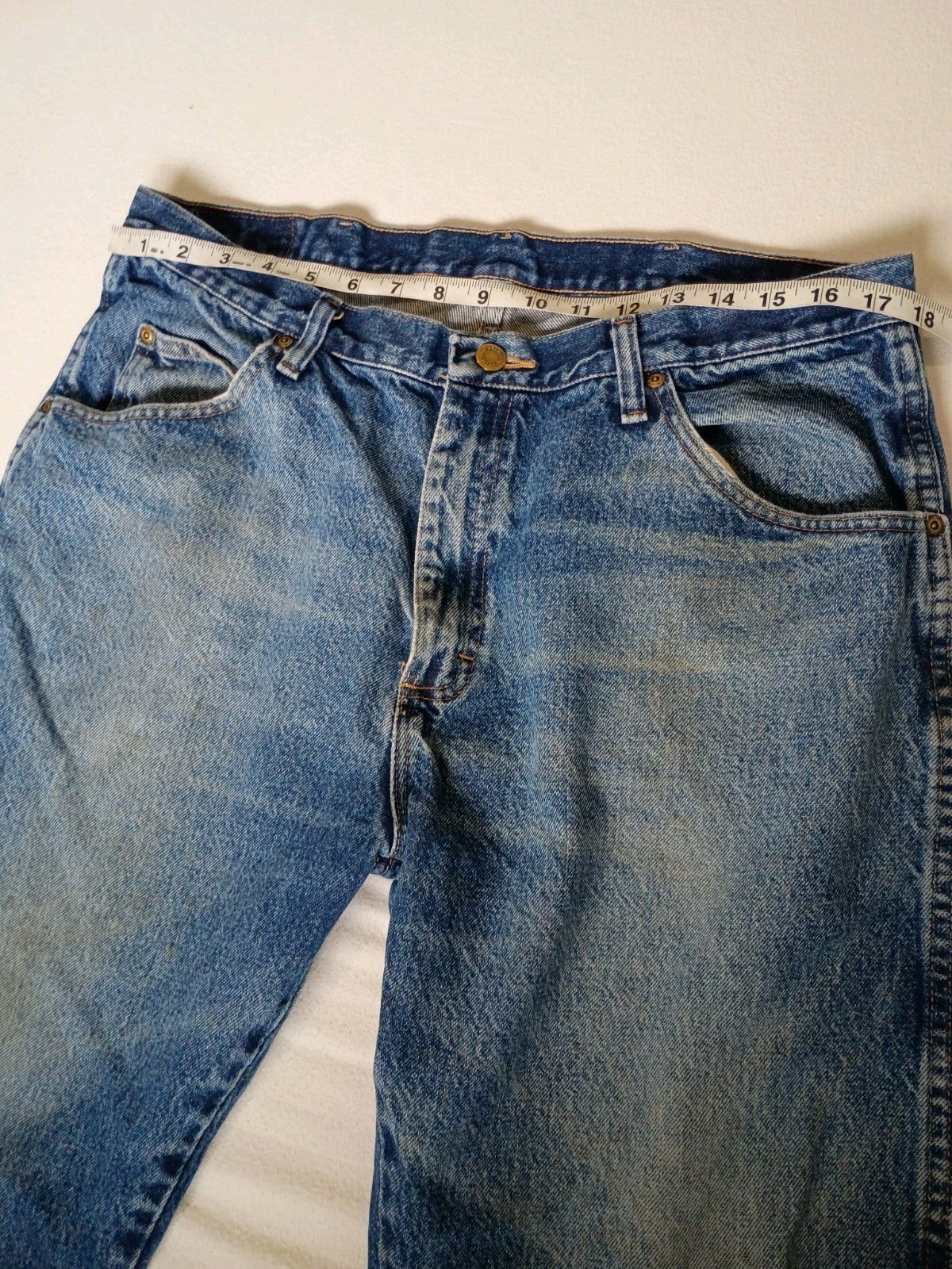 Wrangler Regular Fit jeans (model 96501MR) size 38 x 29 Farm Worn Stained