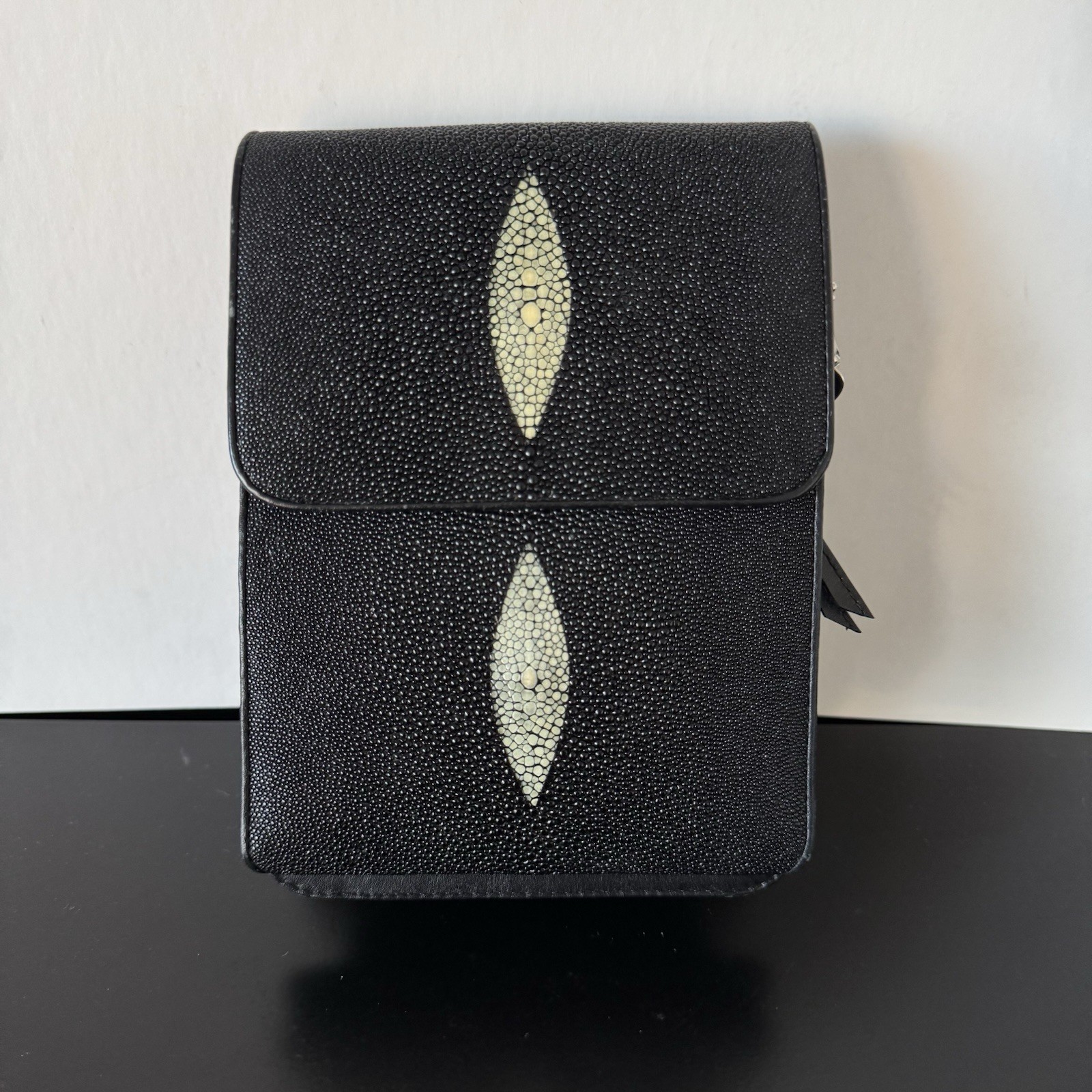 Kismet Sting Ray Purse Leather Woman Size 5”x7.5”