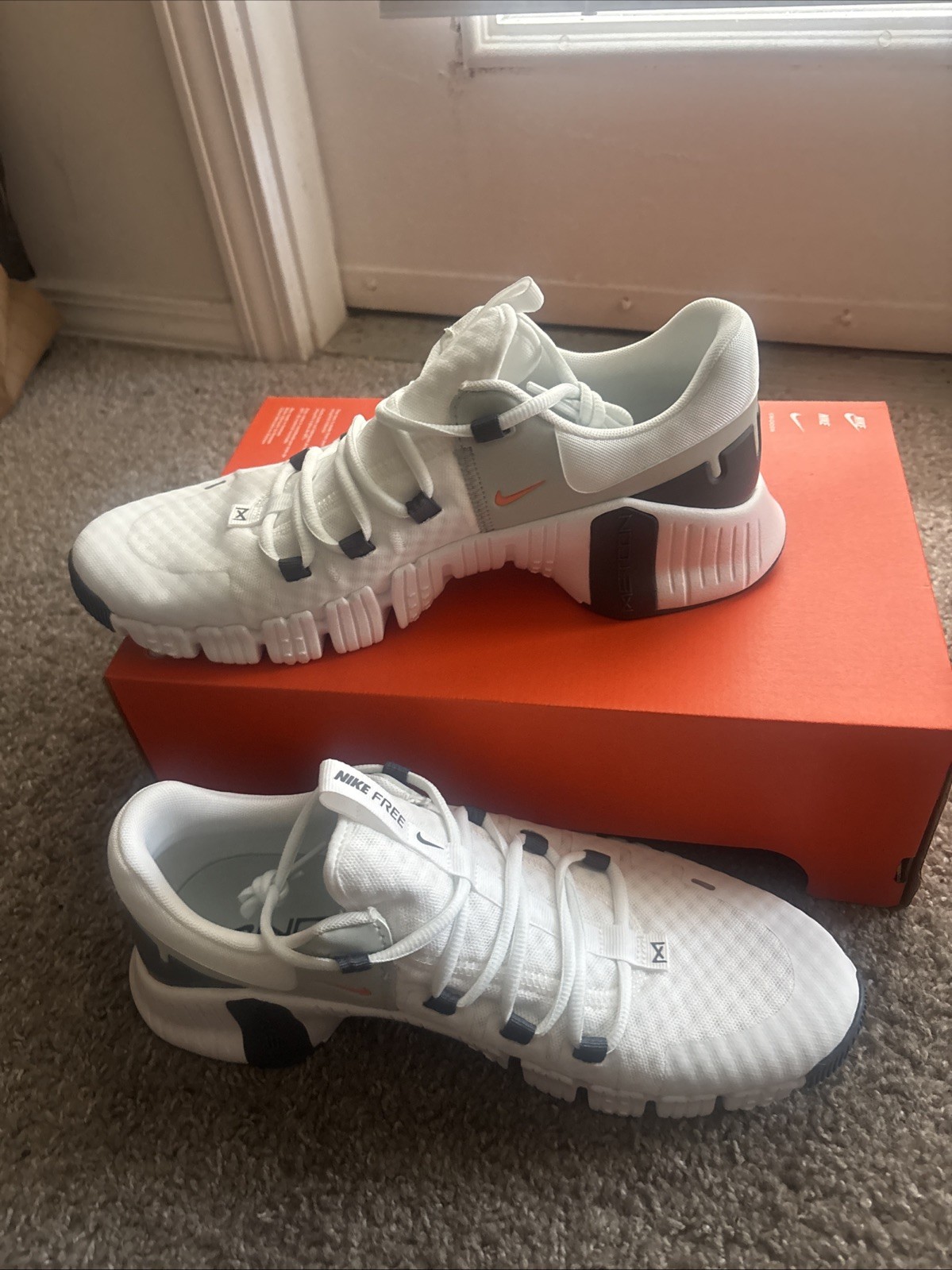 NEW Nike Free Metcon 5 Summit White/Bright Mandarin NBY DV3949-101 Mens Size 12