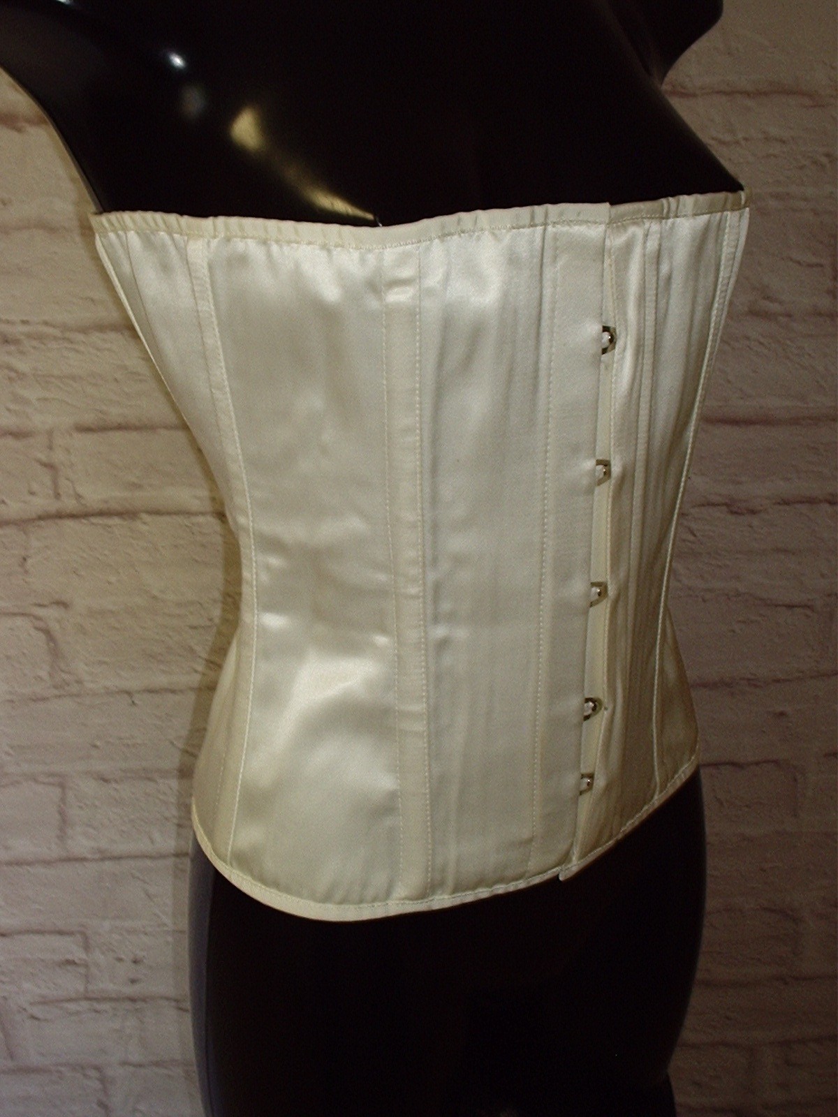 AXFORDS WHITE SATIN HOURGLASS VICTORIAN UNDERBUST CORSET 30 IN WAIST 12 TO 14