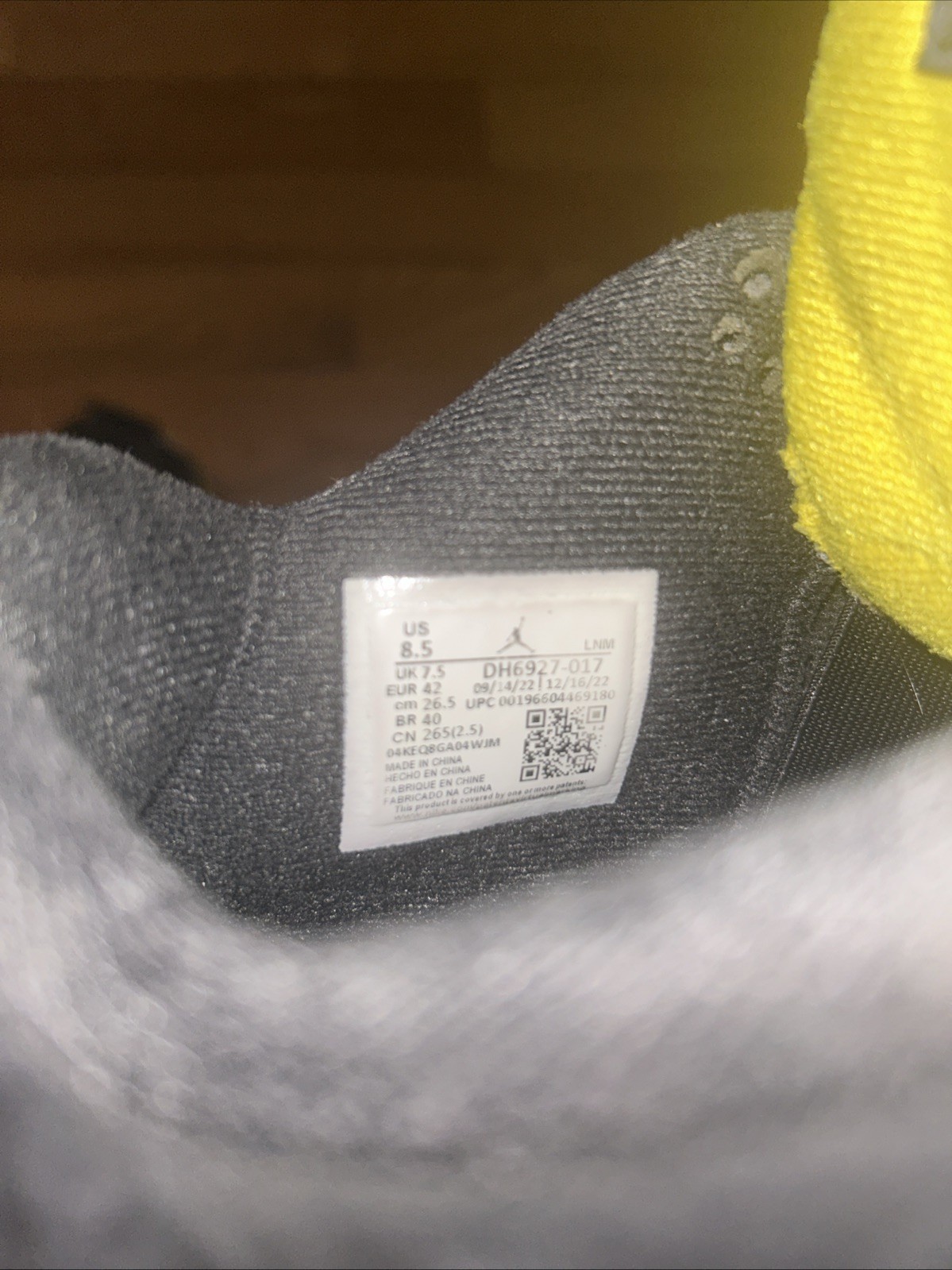 Size 9 – Jordan 4 Retro Mid Thunder