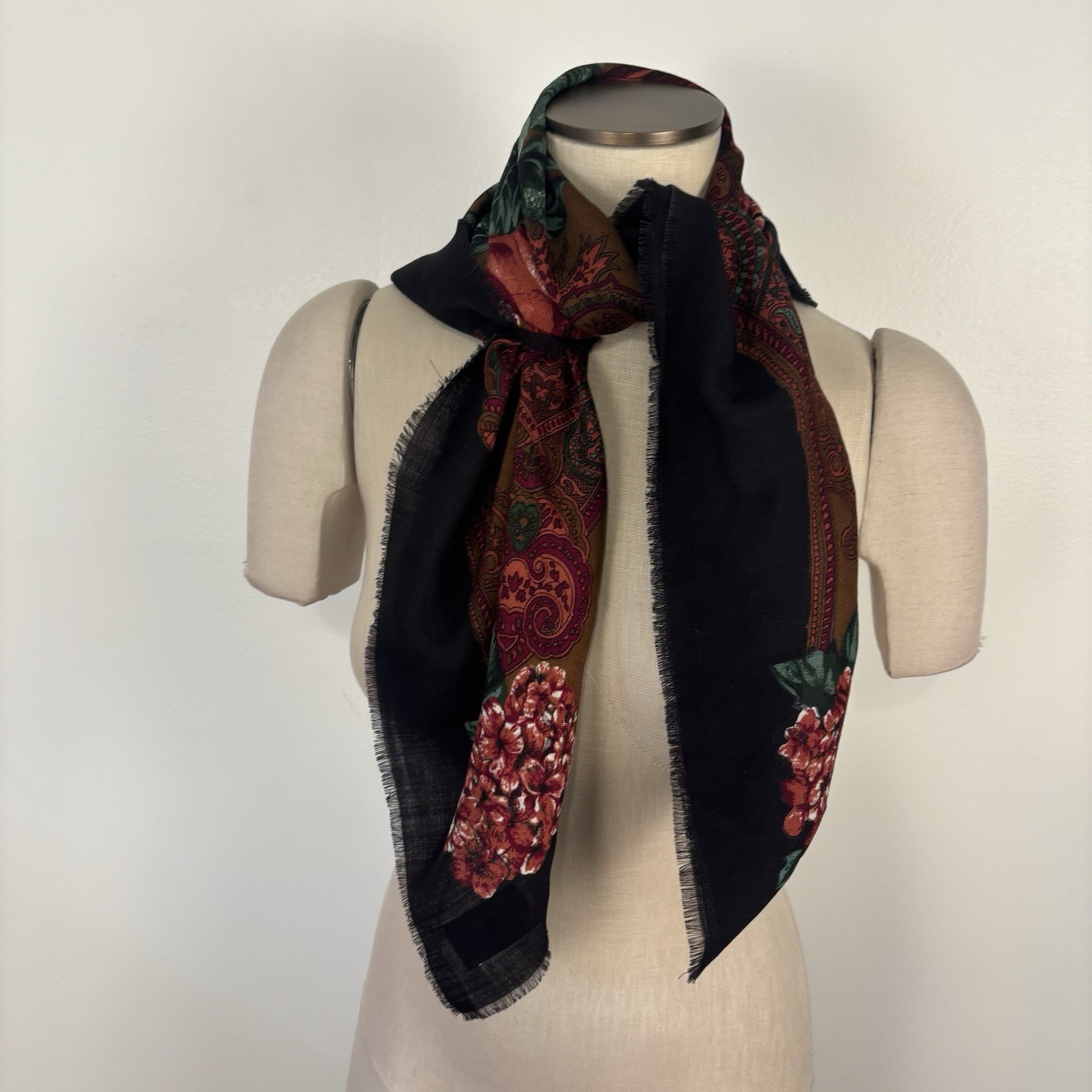 VTG V. Fraas The Scarf Source 100% Wool Scarf Wrap Shawl Floral Paisley Square