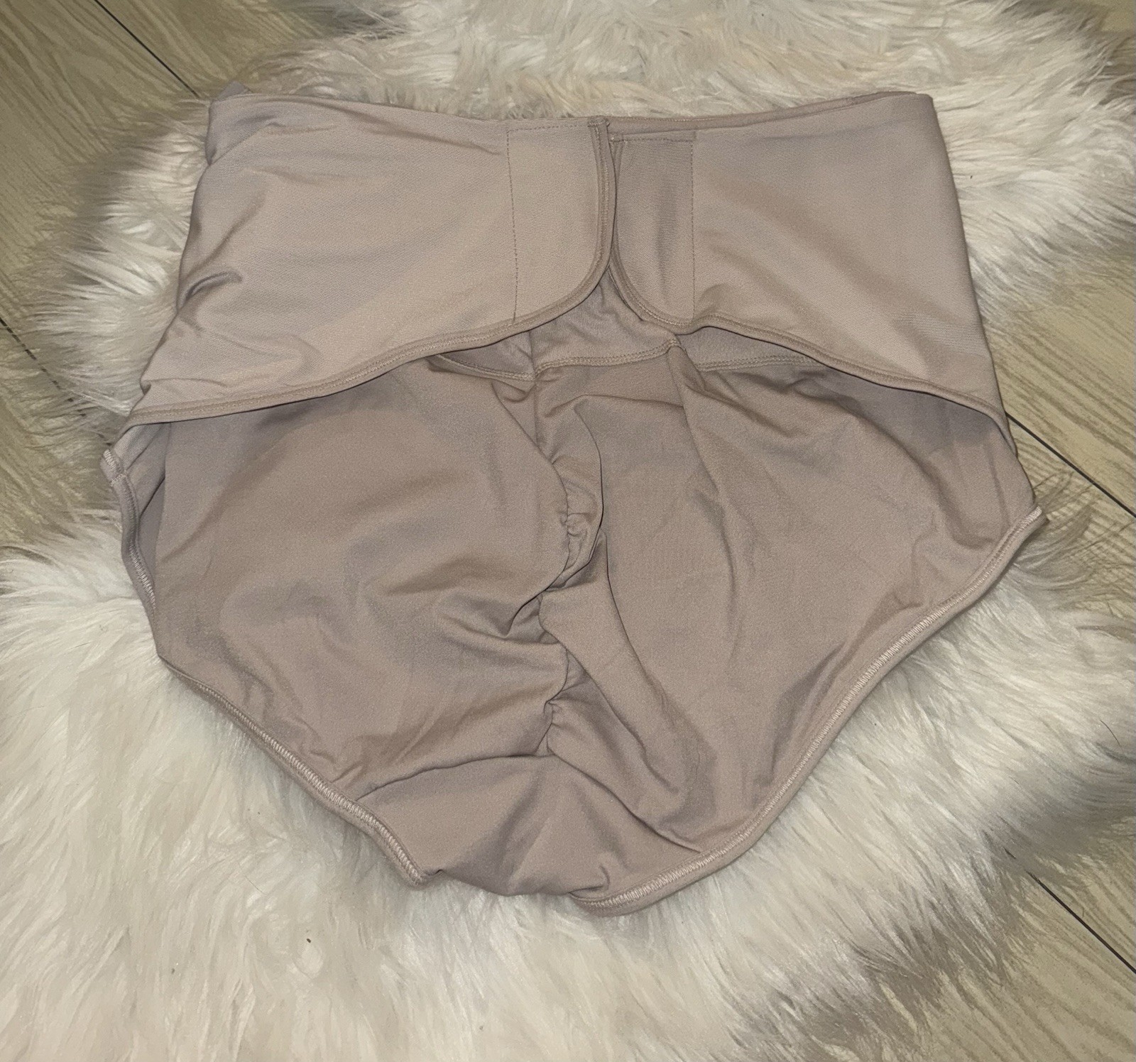 Leonisa 012400 Firm Control Adjustable Compression Belly Shaper Shapewear XL