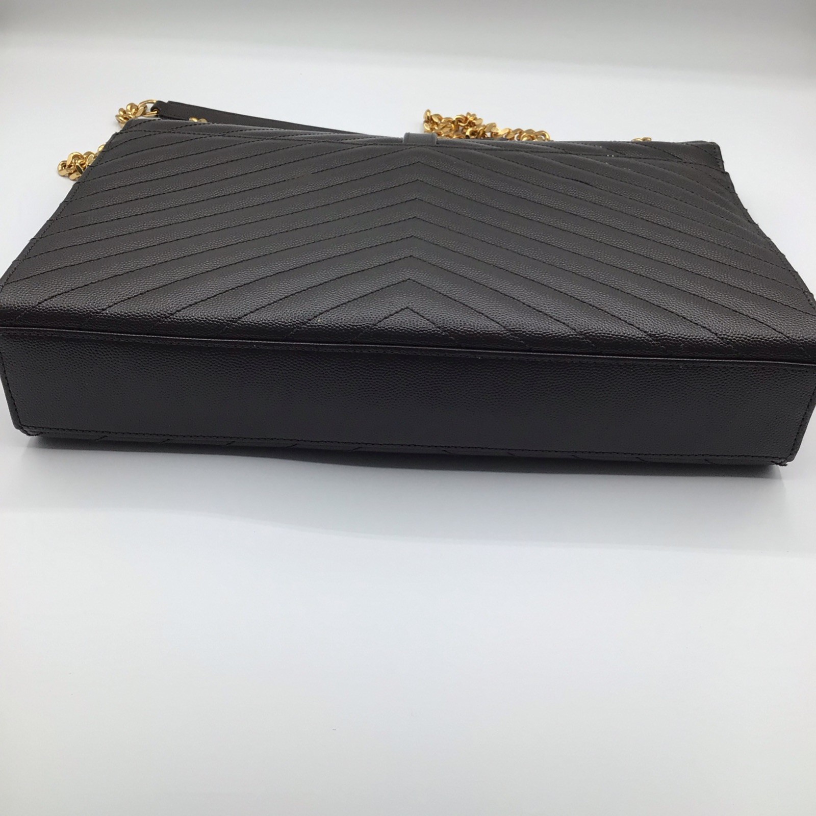 SAINT LAURENT ENVELOPE LARGE BAG IN MATELASSÉ GRAIN DE POUDRE EMBOSSED LEATHER