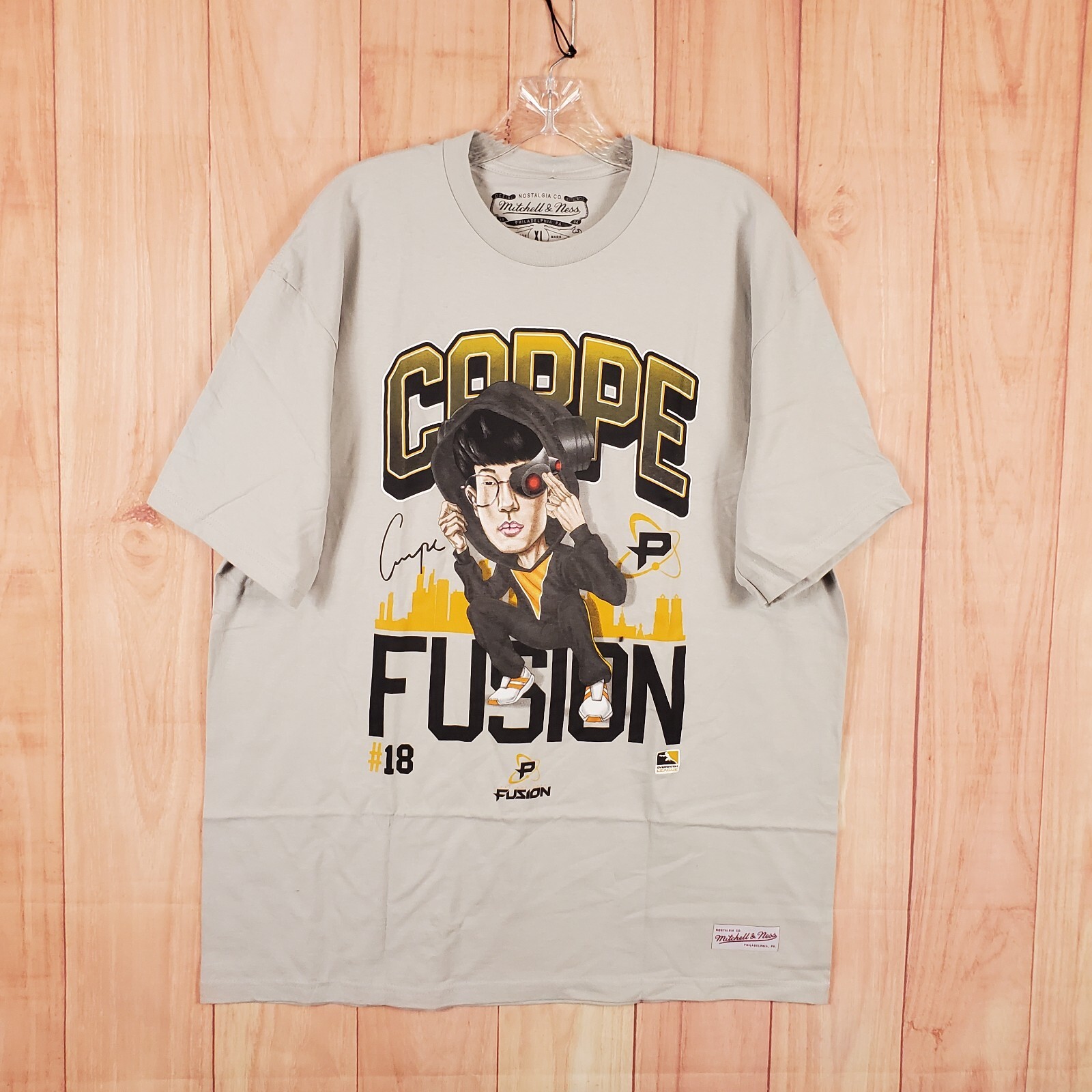 Mitchell & Ness Mens T-Shirt XL Gray Carpe Fusion Graphic Short Sleeve Pullover