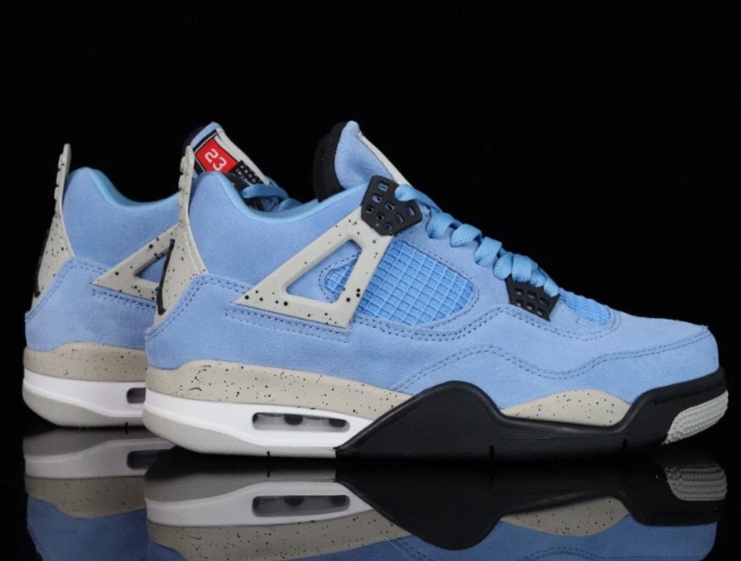 Men’s Jordan 4 Retro “University Blue” Mid Top Basketball Shoes