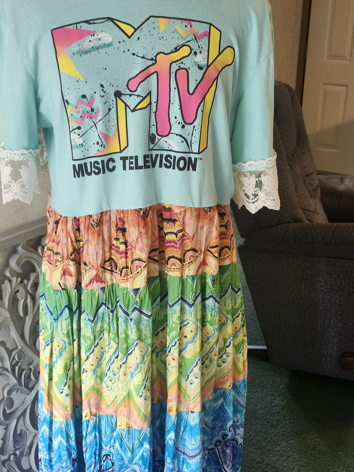 Womens MTV Graphic Print Multicolor Long T-Shirt Dress M Lace Trim Short Sleeve
