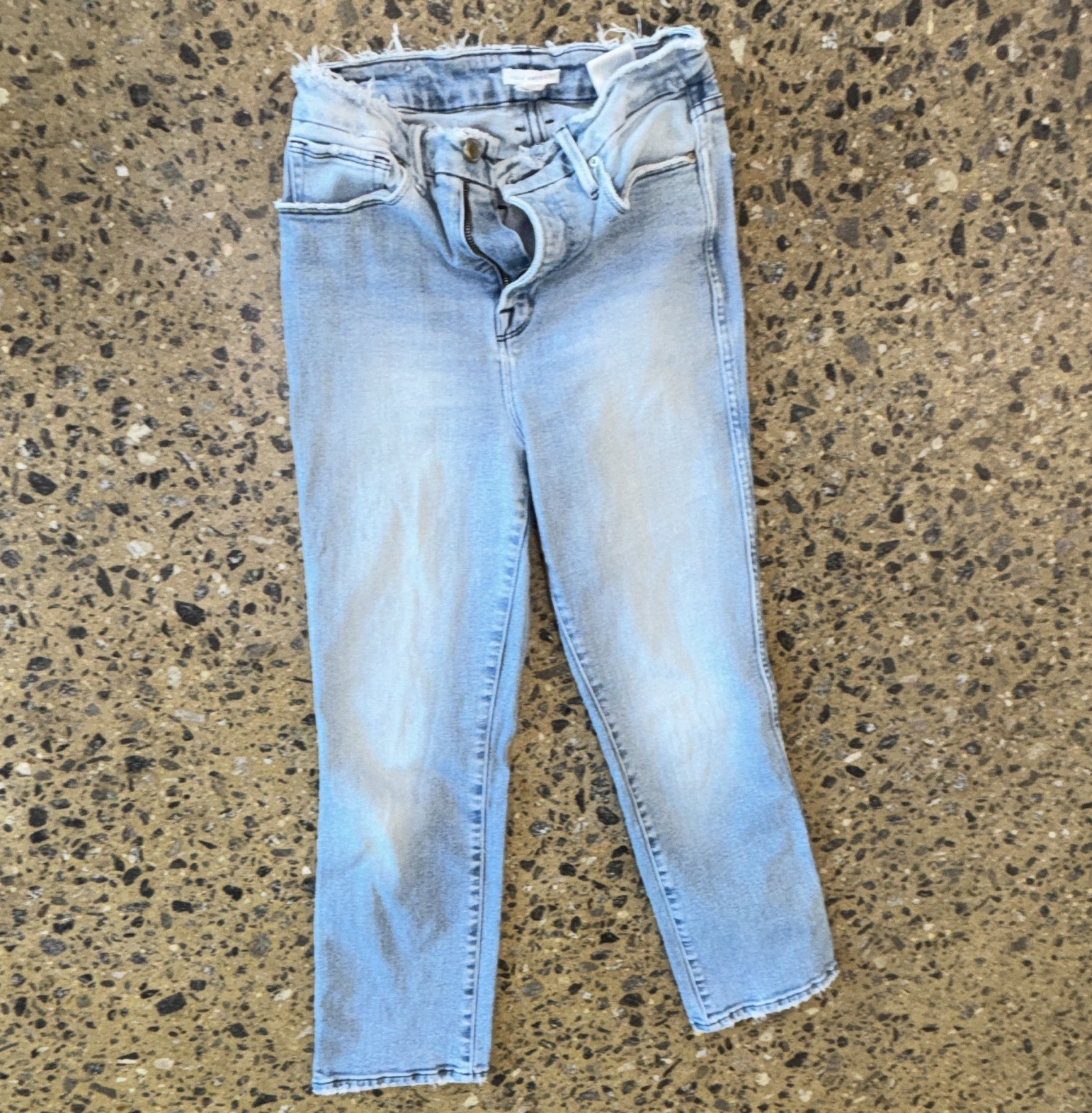 Good American Jeans 6/28 Waist Excellent Condition !