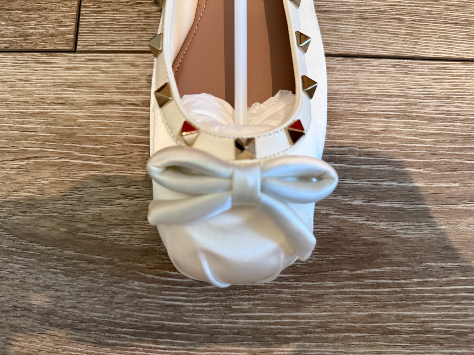 NWT Valentino Garavani Rockstud Bow Ballet Flats Ivory Satin EU 40