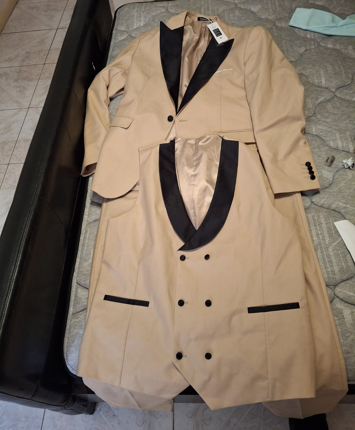 WANGYUE Men’s Beige/Black Solid 3-Piece Suit XL Double-Breasted Shawl Lapel