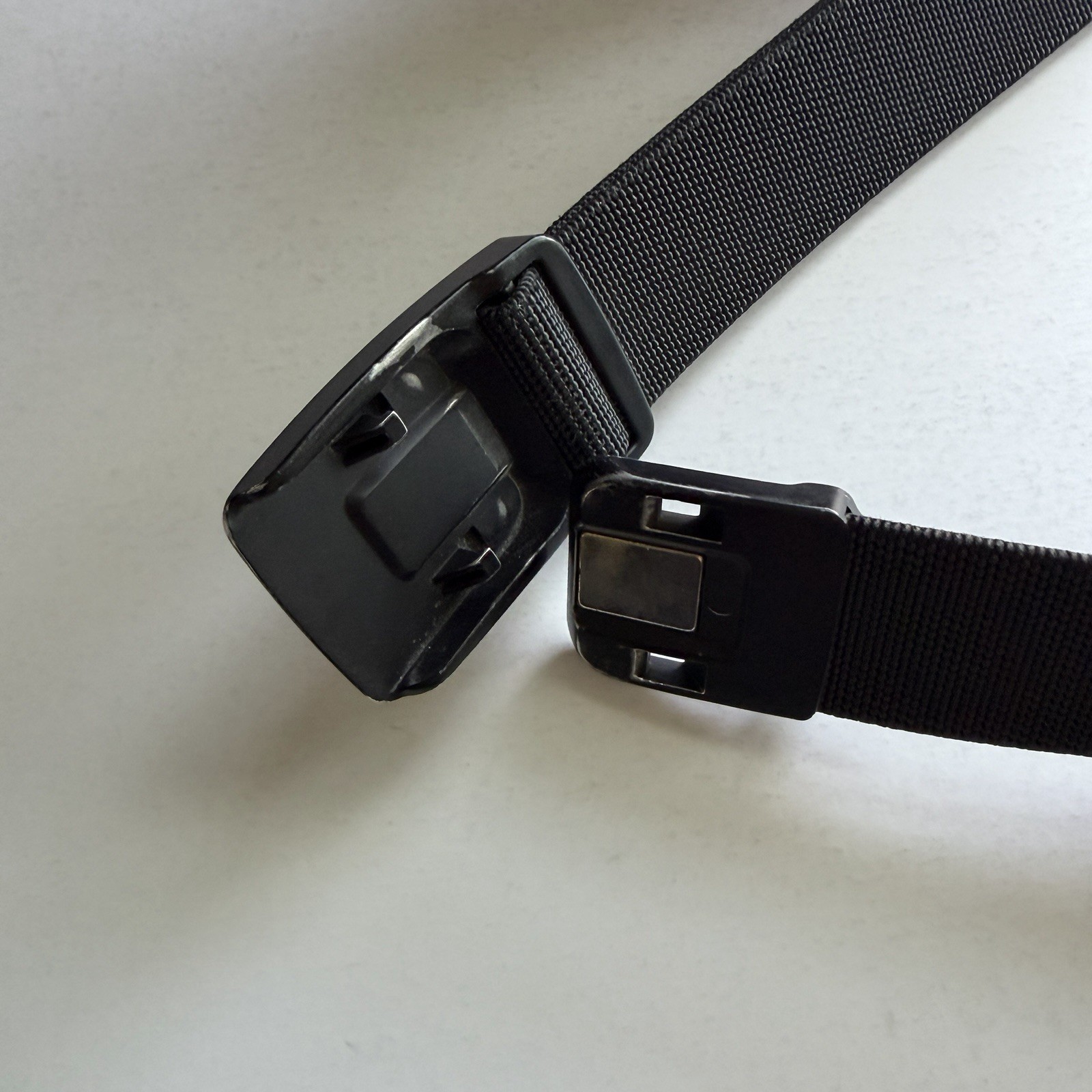 Groove Life Adjustable Web Belt Magnetic Buckle SZ M (33″-36″) Black Used Uncut