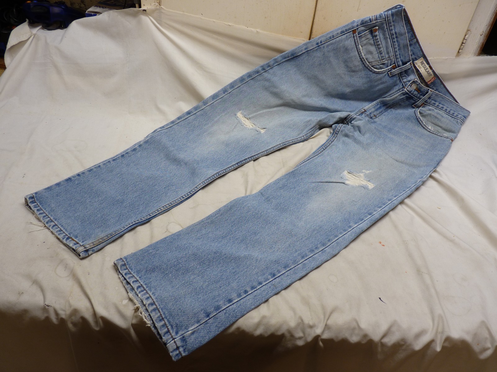 Levi’s 505 Regular Fit 31 x 30 Slightly Distressed **SEE PHOTOS** Fast Shipping