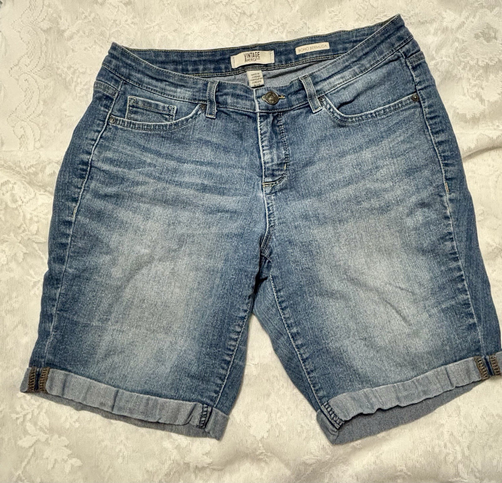 Vintage America Blues Women’s Blue Denim Bermuda Shorts 8/29 Mid Rise Cuffed