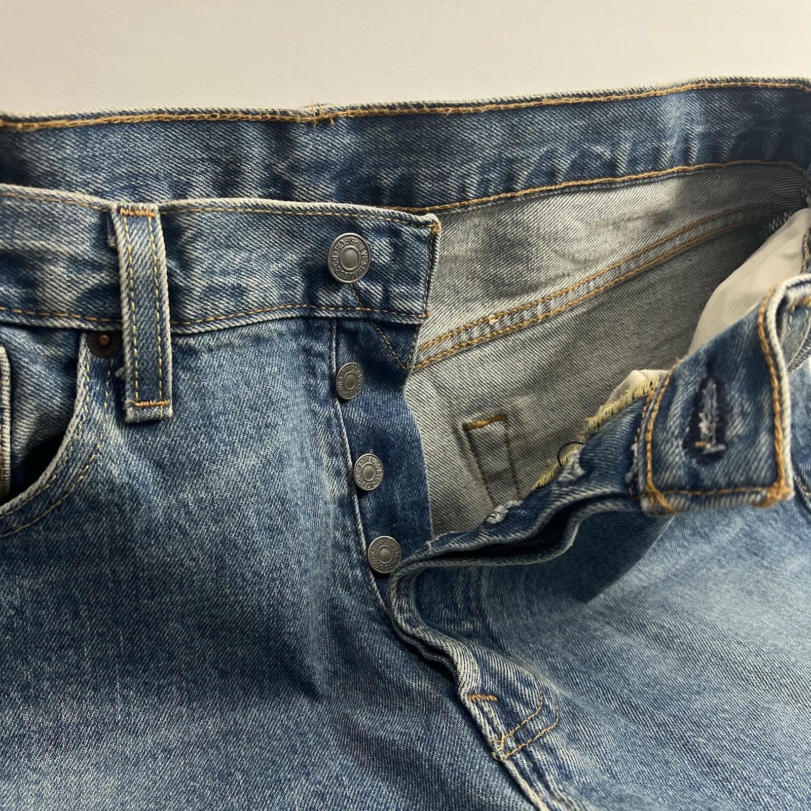Levis 501 32×29 Mens Straight Jeans Regular Fit Light Wash Blue Denim Button Fly