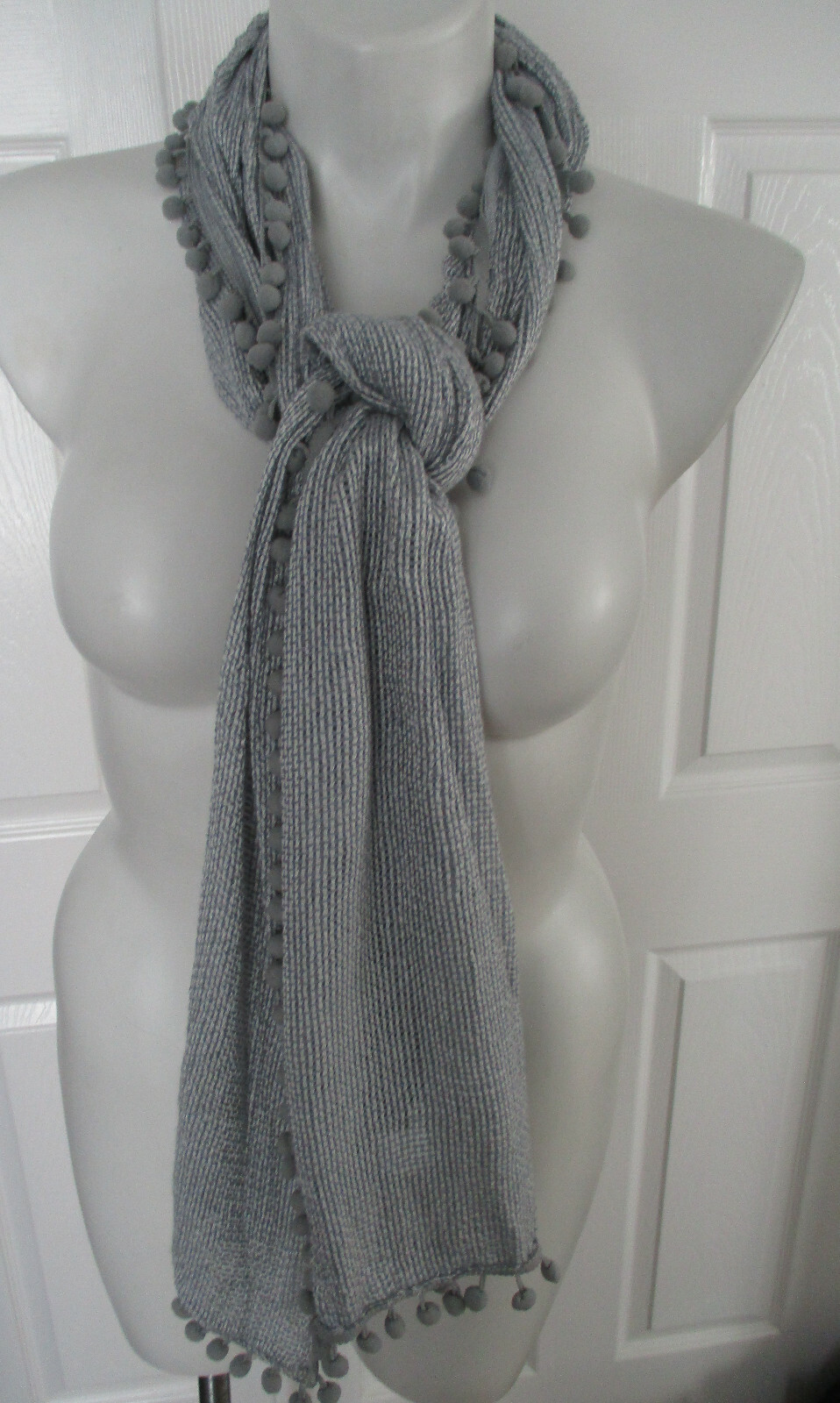 Maurices Scarf / Scarve Gray & White Pompoms 18″W X 75″ L 100% Rayon EUC